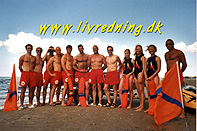KLIK for stort foto af kystlivredderholdet sæsonen anno 2001 (362 Kb)